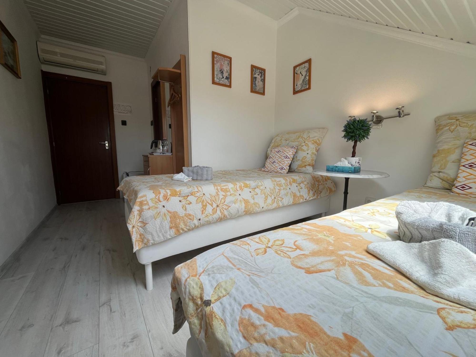 Hotel Tang House 唐舍 Budapest Esterno foto